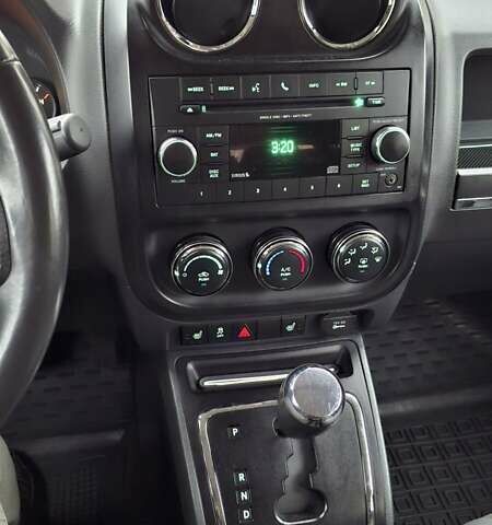 Черный Джип Патриот, объемом двигателя 2.36 л и пробегом 187 тыс. км за 10800 $, фото 3 на Automoto.ua