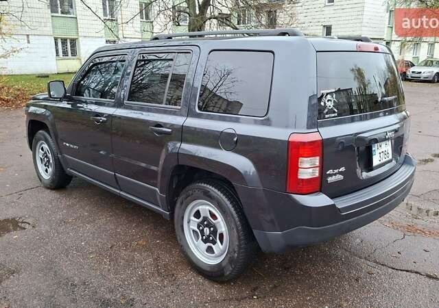 Черный Джип Патриот, объемом двигателя 2.36 л и пробегом 187 тыс. км за 10800 $, фото 6 на Automoto.ua