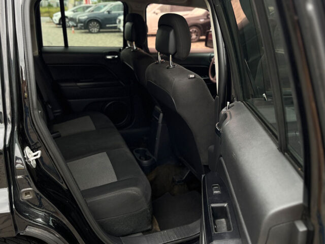 Черный Джип Патриот, объемом двигателя 2.4 л и пробегом 200 тыс. км за 9800 $, фото 28 на Automoto.ua