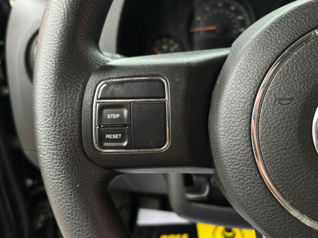 Черный Джип Патриот, объемом двигателя 2.4 л и пробегом 200 тыс. км за 9800 $, фото 15 на Automoto.ua