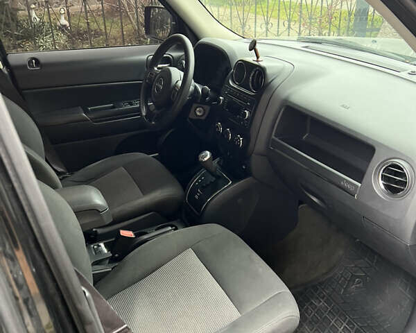 Черный Джип Патриот, объемом двигателя 2.36 л и пробегом 167 тыс. км за 10200 $, фото 4 на Automoto.ua