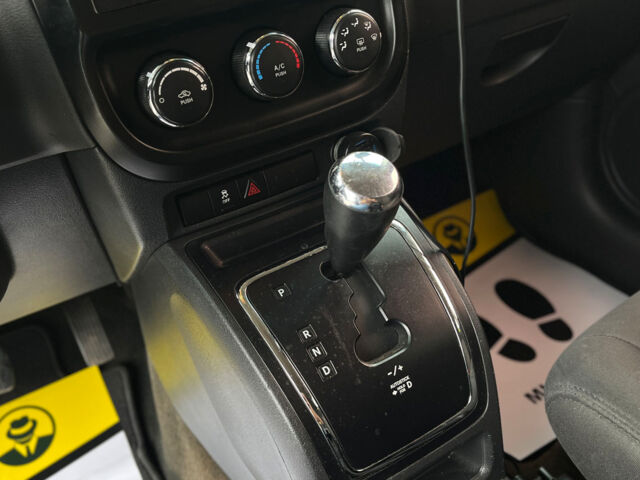 Черный Джип Патриот, объемом двигателя 2.4 л и пробегом 200 тыс. км за 9800 $, фото 21 на Automoto.ua