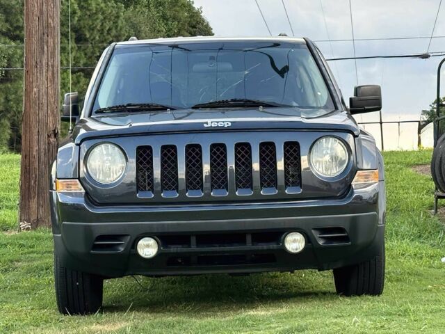 Черный Джип Патриот, объемом двигателя 2 л и пробегом 73 тыс. км за 6000 $, фото 1 на Automoto.ua