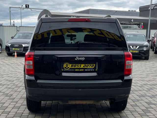 Черный Джип Патриот, объемом двигателя 2.4 л и пробегом 200 тыс. км за 9800 $, фото 5 на Automoto.ua