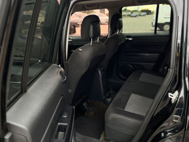 Черный Джип Патриот, объемом двигателя 2.4 л и пробегом 200 тыс. км за 9800 $, фото 27 на Automoto.ua