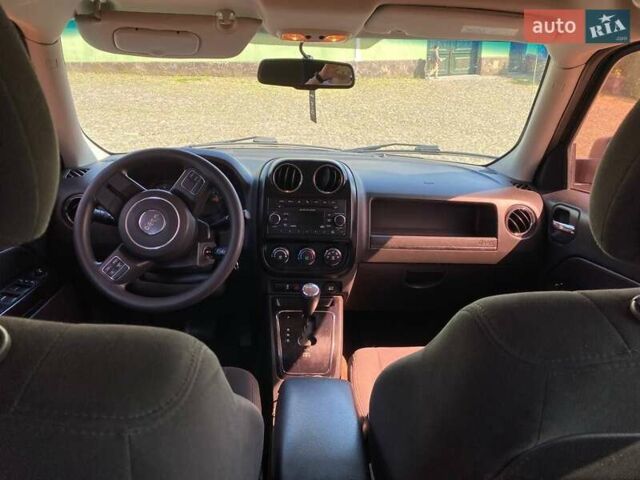 Черный Джип Патриот, объемом двигателя 2.36 л и пробегом 210 тыс. км за 8400 $, фото 10 на Automoto.ua