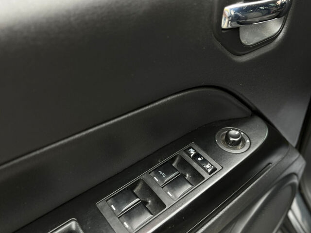 Черный Джип Патриот, объемом двигателя 2.4 л и пробегом 200 тыс. км за 9800 $, фото 11 на Automoto.ua