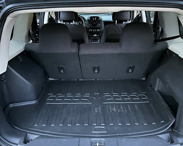 Черный Джип Патриот, объемом двигателя 2.36 л и пробегом 32 тыс. км за 11200 $, фото 4 на Automoto.ua