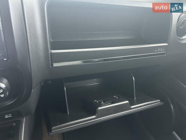 Чорний Джип Patriot, об'ємом двигуна 2 л та пробігом 153 тис. км за 12500 $, фото 21 на Automoto.ua