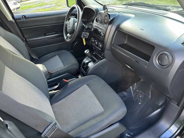 Черный Джип Патриот, объемом двигателя 2 л и пробегом 73 тыс. км за 6000 $, фото 7 на Automoto.ua