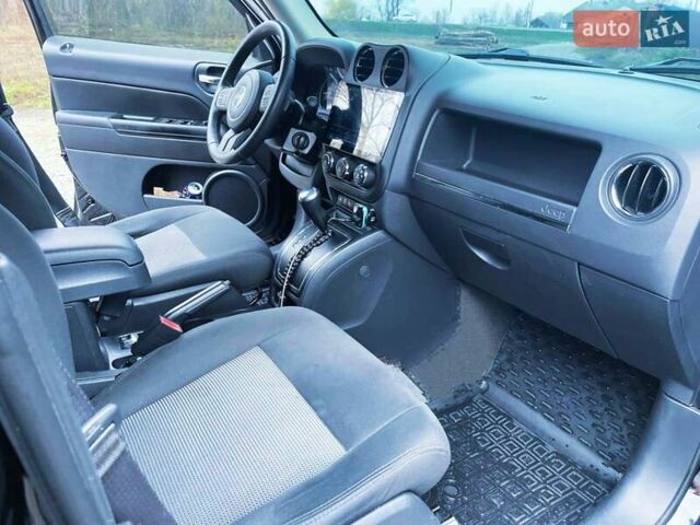 Черный Джип Патриот, объемом двигателя 2.36 л и пробегом 192 тыс. км за 10900 $, фото 1 на Automoto.ua