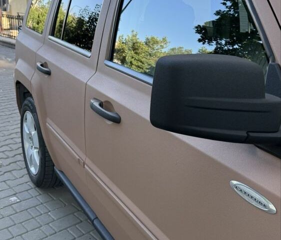 Коричневый Джип Патриот, объемом двигателя 2.4 л и пробегом 155 тыс. км за 7000 $, фото 2 на Automoto.ua