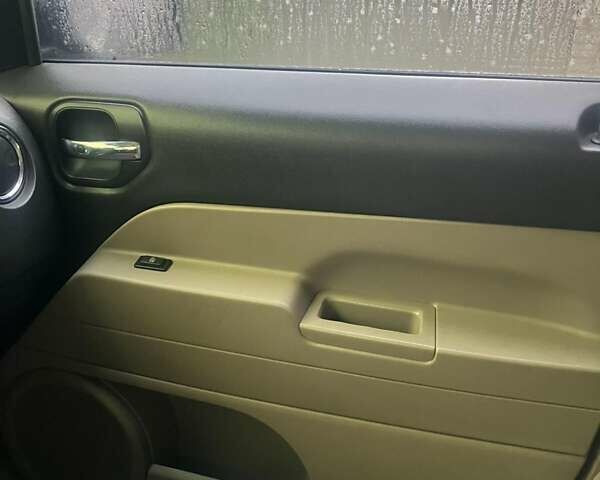 Коричневий Джип Patriot, об'ємом двигуна 2 л та пробігом 193 тис. км за 8300 $, фото 9 на Automoto.ua