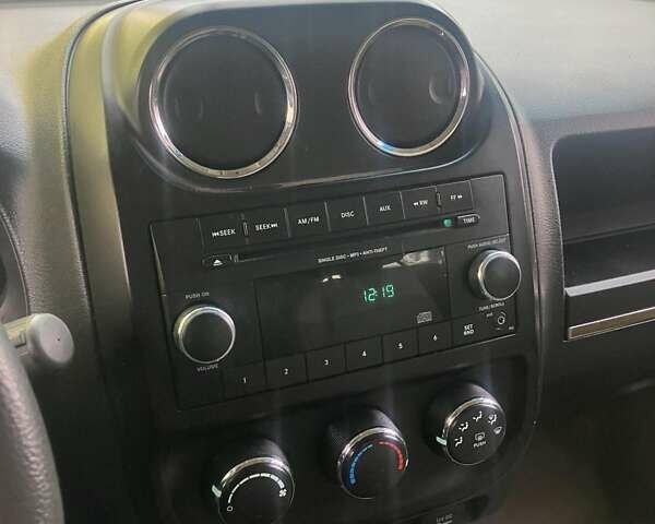 Коричневий Джип Patriot, об'ємом двигуна 2 л та пробігом 193 тис. км за 8300 $, фото 8 на Automoto.ua