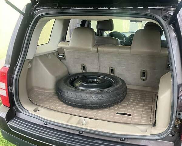 Коричневий Джип Patriot, об'ємом двигуна 2 л та пробігом 193 тис. км за 8300 $, фото 4 на Automoto.ua