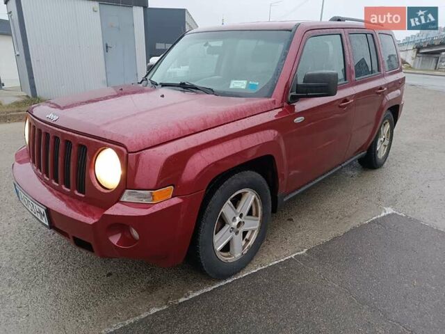 Красный Джип Патриот, объемом двигателя 2.36 л и пробегом 200 тыс. км за 7200 $, фото 4 на Automoto.ua