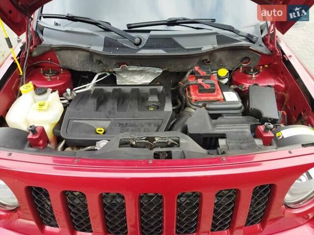Красный Джип Патриот, объемом двигателя 2.36 л и пробегом 180 тыс. км за 8800 $, фото 3 на Automoto.ua