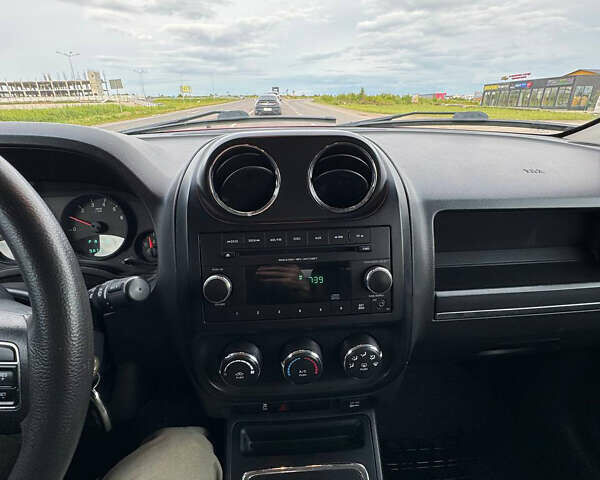 Красный Джип Патриот, объемом двигателя 2.36 л и пробегом 150 тыс. км за 8300 $, фото 5 на Automoto.ua