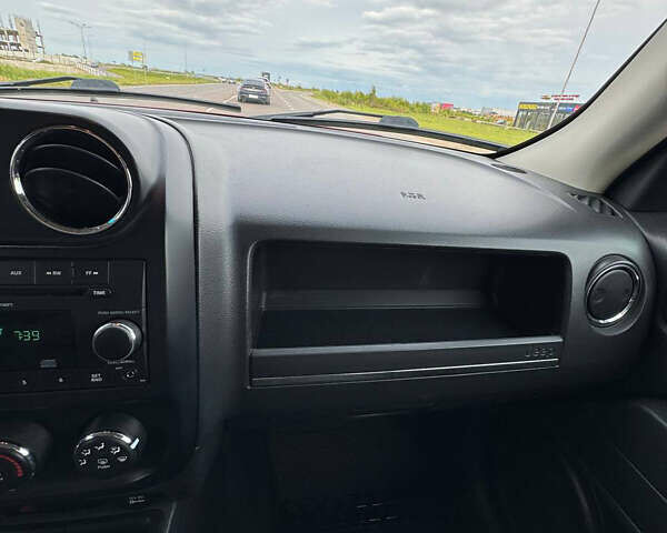 Красный Джип Патриот, объемом двигателя 2.36 л и пробегом 150 тыс. км за 8300 $, фото 6 на Automoto.ua