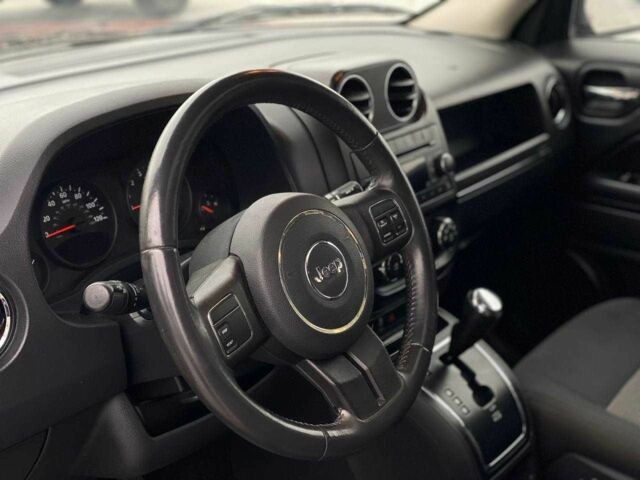 Красный Джип Патриот, объемом двигателя 2.4 л и пробегом 250 тыс. км за 8690 $, фото 10 на Automoto.ua