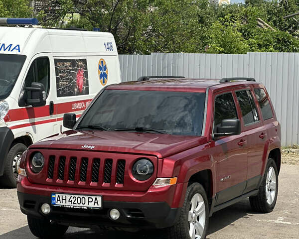 Красный Джип Патриот, объемом двигателя 2.36 л и пробегом 180 тыс. км за 10000 $, фото 1 на Automoto.ua