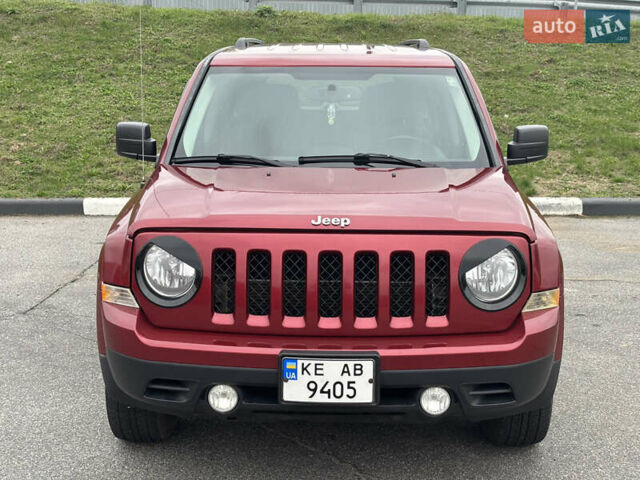Красный Джип Патриот, объемом двигателя 2.36 л и пробегом 110 тыс. км за 9000 $, фото 1 на Automoto.ua