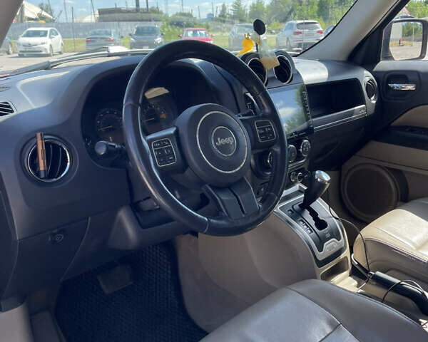 Красный Джип Патриот, объемом двигателя 2.36 л и пробегом 252 тыс. км за 10900 $, фото 9 на Automoto.ua