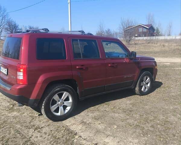 Красный Джип Патриот, объемом двигателя 2.36 л и пробегом 302 тыс. км за 8100 $, фото 1 на Automoto.ua