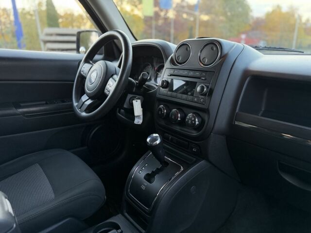 Красный Джип Патриот, объемом двигателя 2.4 л и пробегом 157 тыс. км за 9999 $, фото 20 на Automoto.ua