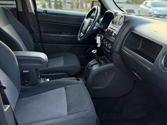 Красный Джип Патриот, объемом двигателя 2.4 л и пробегом 157 тыс. км за 9999 $, фото 19 на Automoto.ua