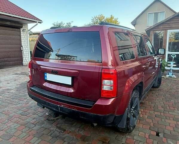 Красный Джип Патриот, объемом двигателя 2 л и пробегом 150 тыс. км за 8000 $, фото 3 на Automoto.ua