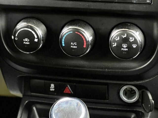 Красный Джип Патриот, объемом двигателя 2.4 л и пробегом 161 тыс. км за 8750 $, фото 9 на Automoto.ua