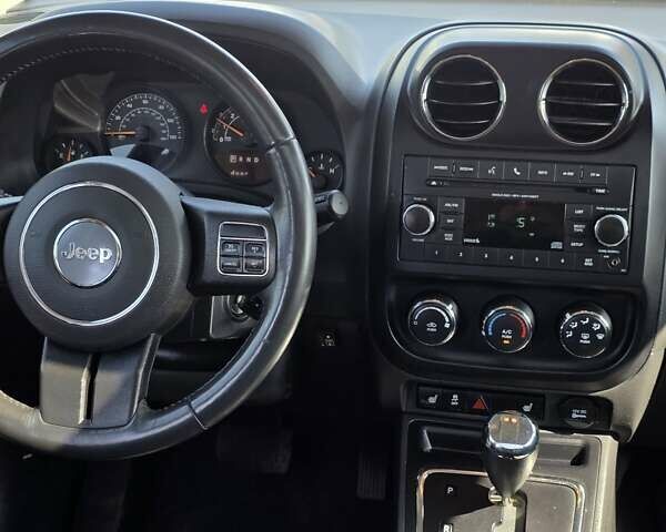 Красный Джип Патриот, объемом двигателя 2 л и пробегом 93 тыс. км за 12500 $, фото 4 на Automoto.ua