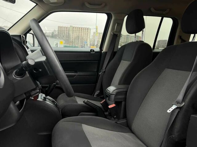 Красный Джип Патриот, объемом двигателя 2.4 л и пробегом 161 тыс. км за 8750 $, фото 6 на Automoto.ua