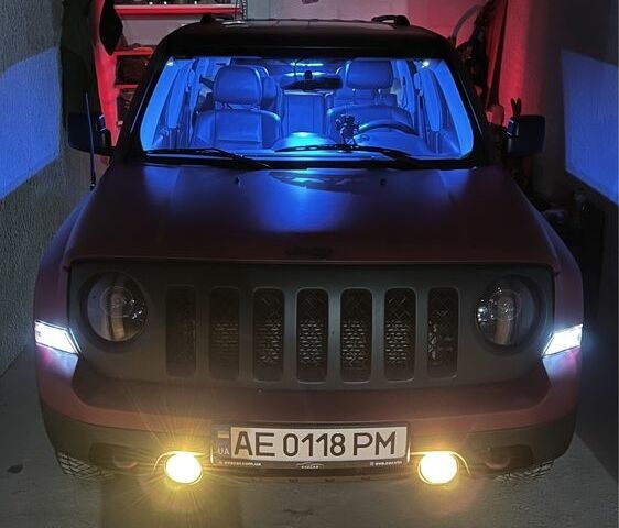 Красный Джип Патриот, объемом двигателя 2.4 л и пробегом 199 тыс. км за 12500 $, фото 1 на Automoto.ua