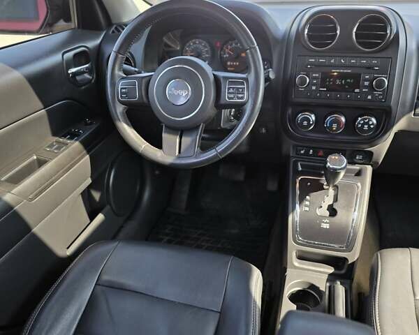 Красный Джип Патриот, объемом двигателя 2 л и пробегом 93 тыс. км за 12500 $, фото 2 на Automoto.ua