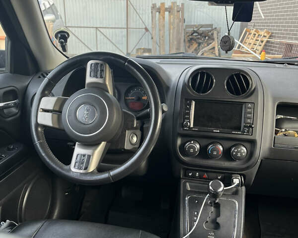 Красный Джип Патриот, объемом двигателя 2.36 л и пробегом 132 тыс. км за 11000 $, фото 14 на Automoto.ua