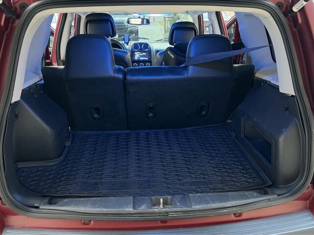 Красный Джип Патриот, объемом двигателя 2.4 л и пробегом 199 тыс. км за 12500 $, фото 14 на Automoto.ua