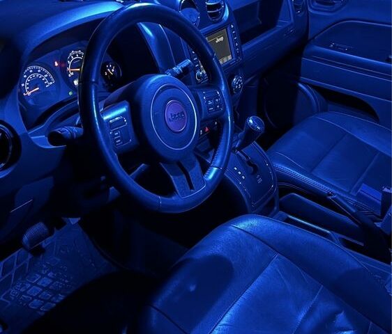 Красный Джип Патриот, объемом двигателя 2.4 л и пробегом 199 тыс. км за 12500 $, фото 4 на Automoto.ua