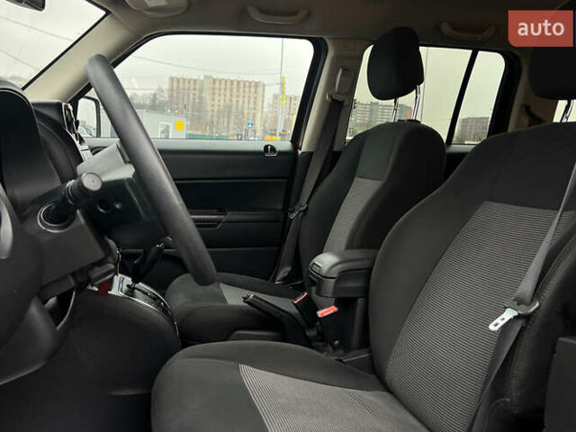 Красный Джип Патриот, объемом двигателя 2.36 л и пробегом 161 тыс. км за 8750 $, фото 6 на Automoto.ua