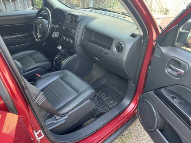 Красный Джип Патриот, объемом двигателя 0 л и пробегом 139 тыс. км за 10999 $, фото 1 на Automoto.ua