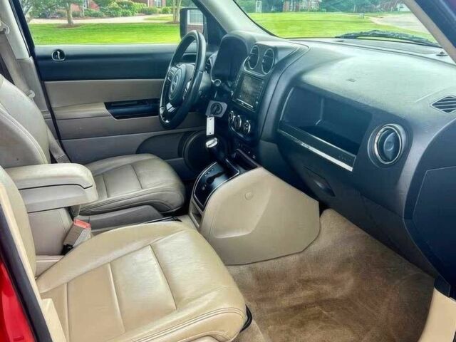 Красный Джип Патриот, объемом двигателя 2 л и пробегом 68 тыс. км за 2800 $, фото 5 на Automoto.ua