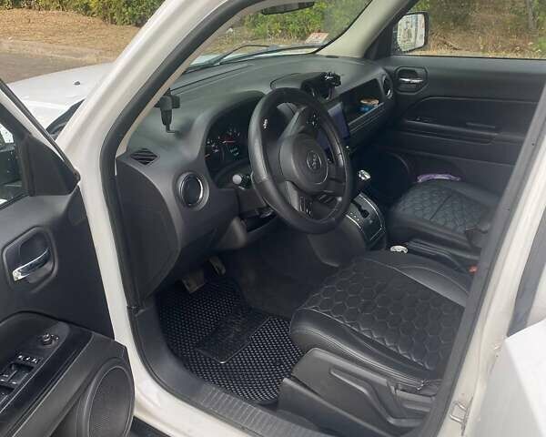 Джип Патриот, объемом двигателя 2.36 л и пробегом 190 тыс. км за 9000 $, фото 7 на Automoto.ua