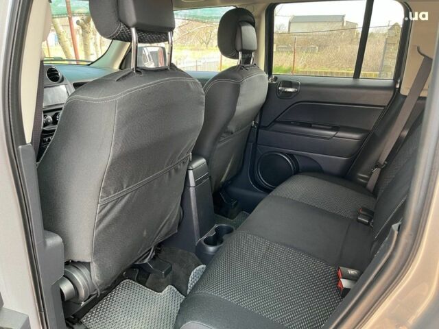 Серый Джип Патриот, объемом двигателя 2.4 л и пробегом 86 тыс. км за 12000 $, фото 6 на Automoto.ua