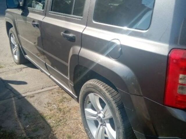 Серый Джип Патриот, объемом двигателя 2 л и пробегом 160 тыс. км за 11593 $, фото 2 на Automoto.ua