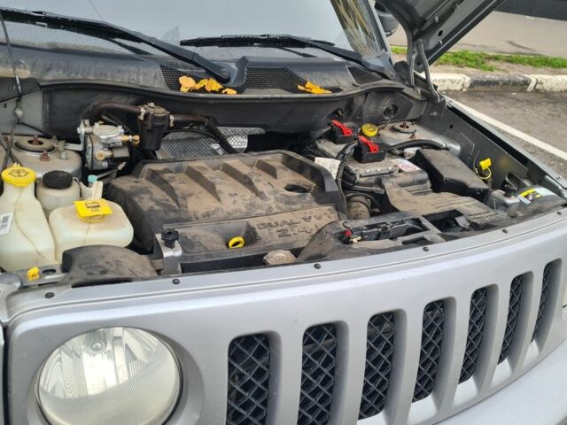 Серый Джип Патриот, объемом двигателя 2.4 л и пробегом 164 тыс. км за 10500 $, фото 4 на Automoto.ua