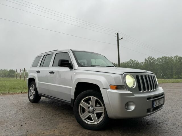 Серый Джип Патриот, объемом двигателя 2.4 л и пробегом 322 тыс. км за 5600 $, фото 2 на Automoto.ua