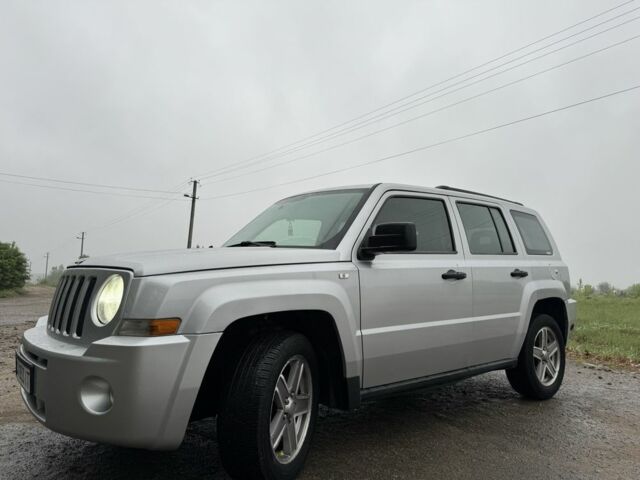 Серый Джип Патриот, объемом двигателя 2.4 л и пробегом 322 тыс. км за 5600 $, фото 1 на Automoto.ua
