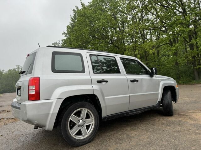 Серый Джип Патриот, объемом двигателя 2.4 л и пробегом 322 тыс. км за 5600 $, фото 3 на Automoto.ua