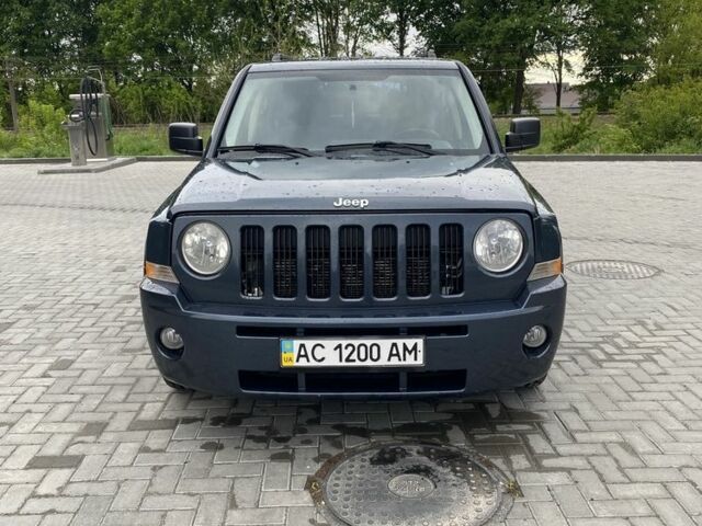Серый Джип Патриот, объемом двигателя 2.4 л и пробегом 275 тыс. км за 7200 $, фото 1 на Automoto.ua